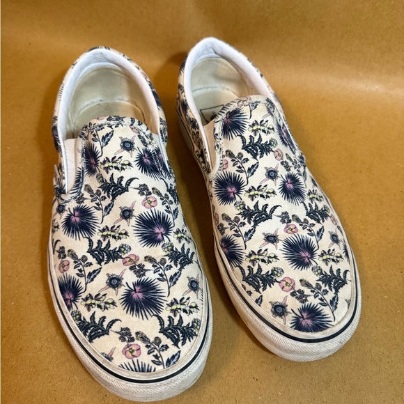 VANS Floral Slip-On Sneakers - Picture 2 of 4